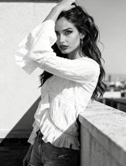 Petra In Zara - Variation [VAR:3] [Rotated 32° Right]